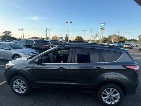Used 2018 Ford Escape SE FWD image 1