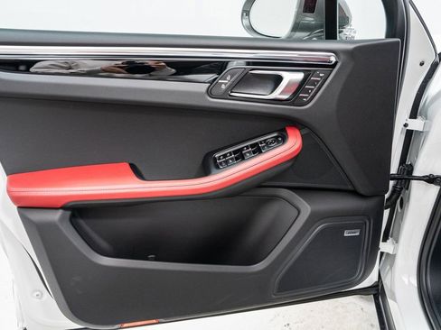 New 2026 Porsche Macan Turbo image 25