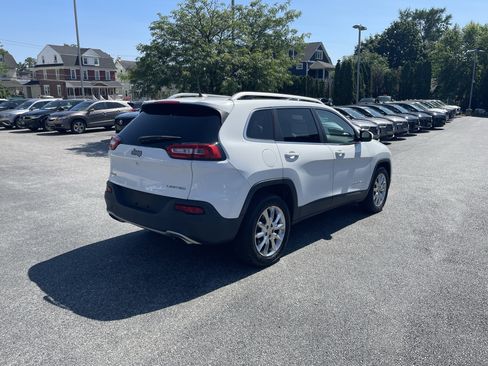 Used 2017 Jeep Cherokee Limited AWD/4WD image 7