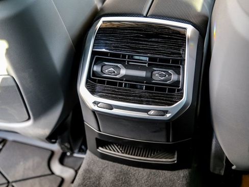 Used 2025 BMW 760i xDrive w/ Executive Package image 25