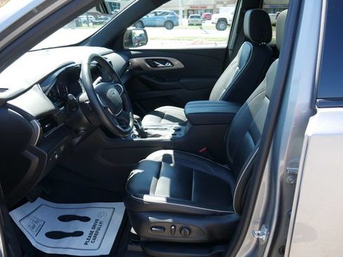 Used 2023 Chevrolet Traverse Premier w/ Redline Edition AWD/4WD image 2