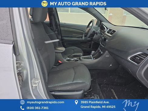 Used 2014 Dodge Avenger SE image 21