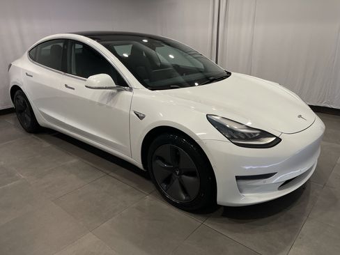 Used 2020 Tesla Model 3 Standard Range Plus RWD image 3