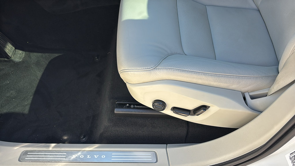 Certified 2024 Volvo XC90 B6 Plus AWD/4WD image 26