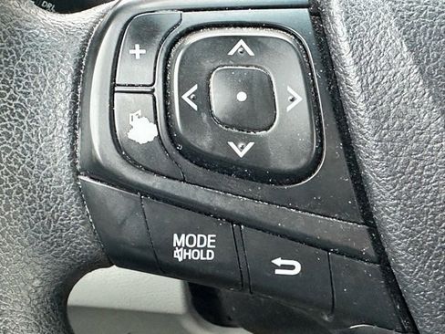 Used 2015 Toyota Camry LE image 11