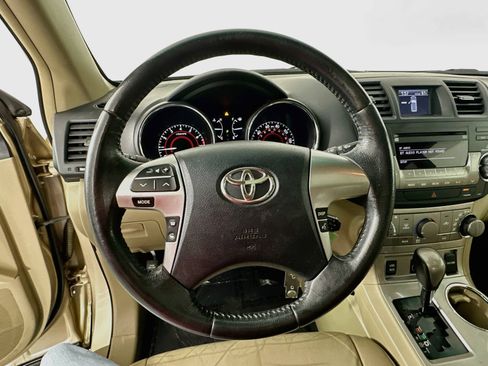 Used 2011 Toyota Highlander SE w/ Tow Pkg AWD/4WD image 11
