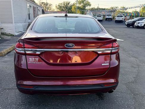 Used 2017 Ford Fusion SE w/ Equipment Group 201A FWD image 6