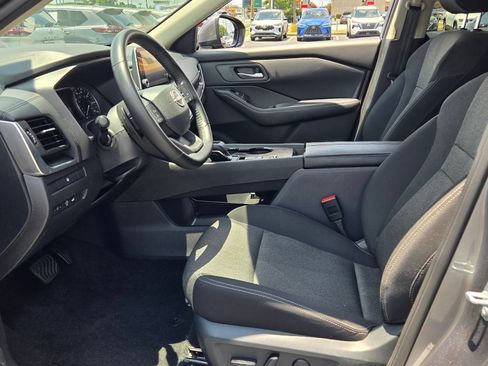 Used 2025 Nissan Rogue SV FWD image 5