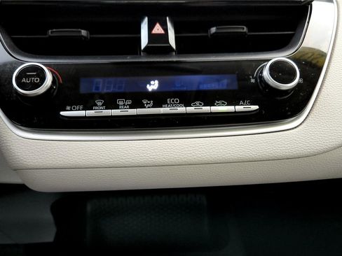 Certified 2020 Toyota Corolla LE image 30