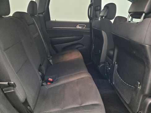 Used 2017 Jeep Grand Cherokee Laredo w/ Quick Order Package 2BE image 19