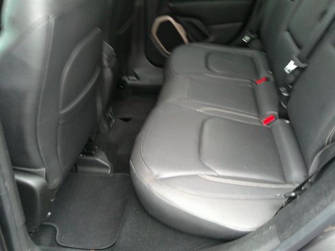 Used 2016 Jeep Renegade Limited w/ Safety & Security Group image 35