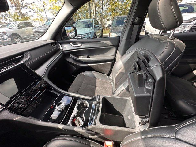 Used 2023 Jeep Grand Cherokee L Altitude AWD/4WD image 28