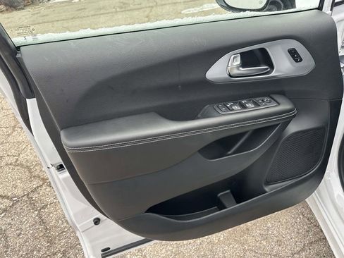 New 2026 Chrysler Pacifica Limited w/ S Appearance Package image 13