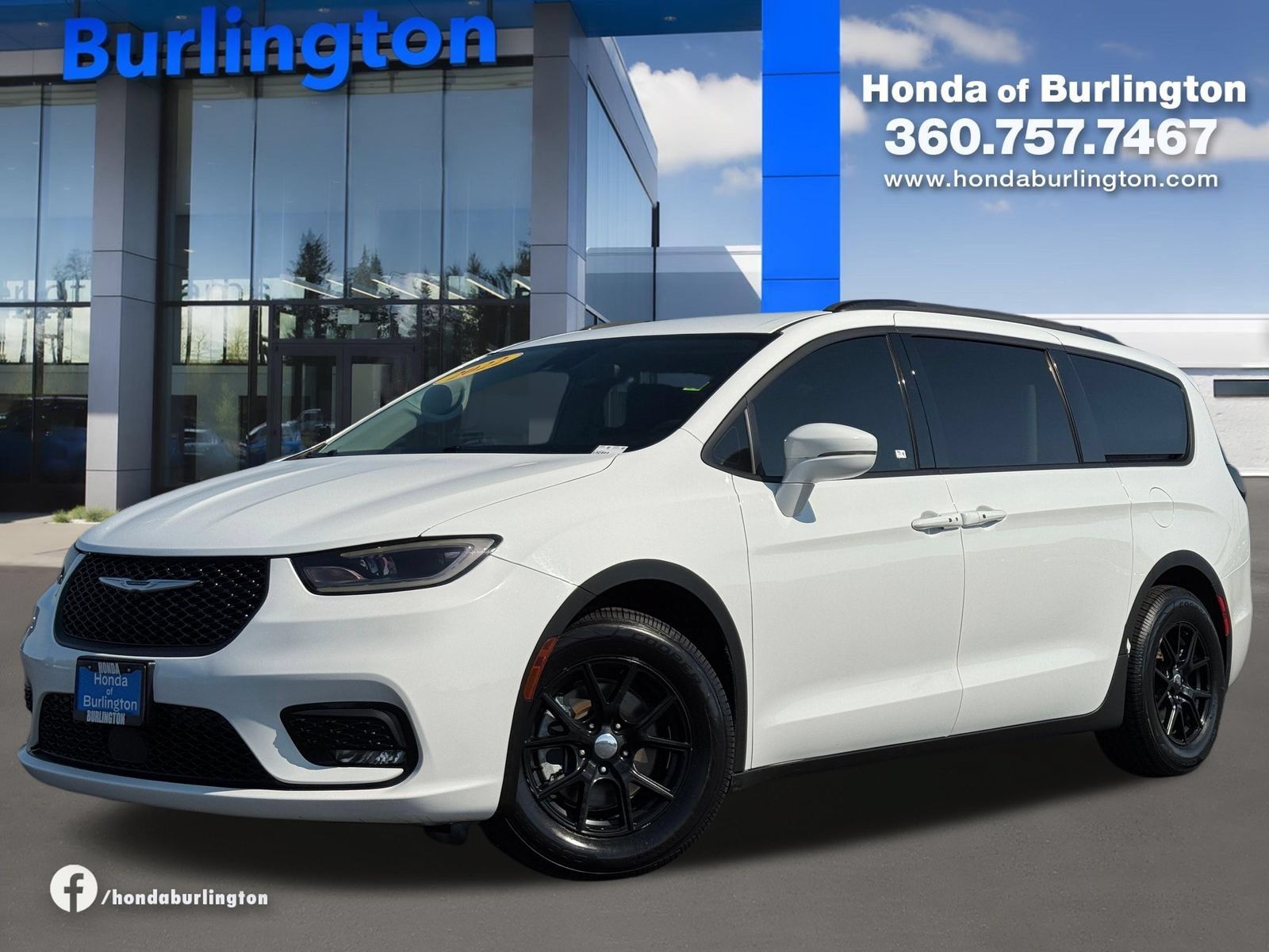 Used 2022 Chrysler Pacifica Touring-L FWD image 1