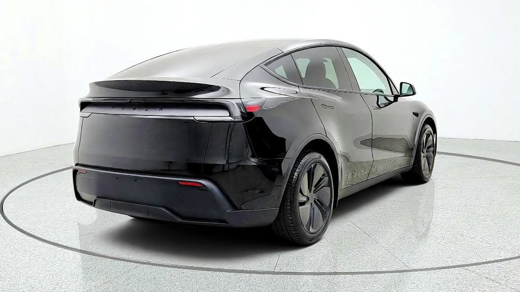 Used 2026 Tesla Model Y 2WD image 5