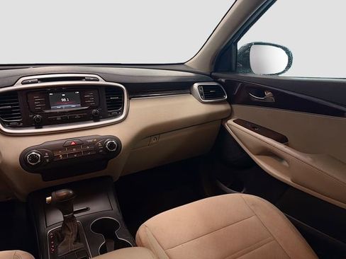 Used 2017 Kia Sorento LX image 24