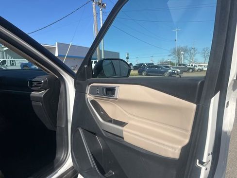 Used 2021 Ford Explorer XLT w/ Equipment Group 202A image 10