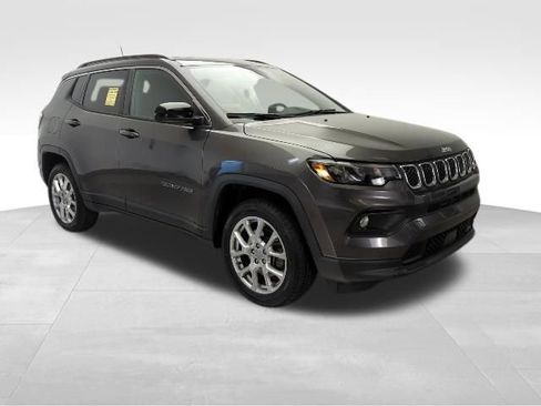 Used 2023 Jeep Compass Latitude AWD/4WD image 10
