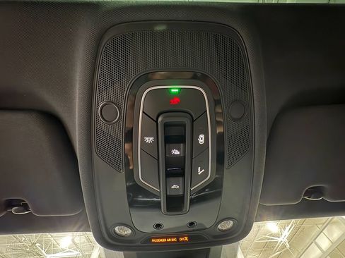 Used 2026 Audi SQ8 Prestige AWD/4WD image 35
