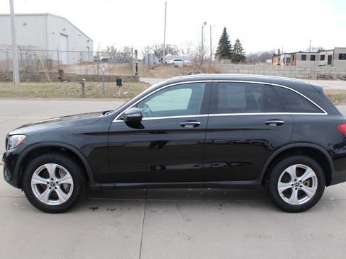 Used 2018 Mercedes-Benz GLC 300 4MATIC image 2