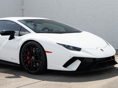 Used 2018 Lamborghini Huracan Performante image 23