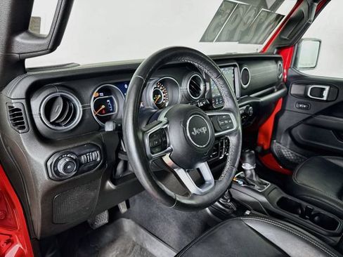 Used 2019 Jeep Wrangler Unlimited Sahara w/ Dual Top Group AWD/4WD image 13