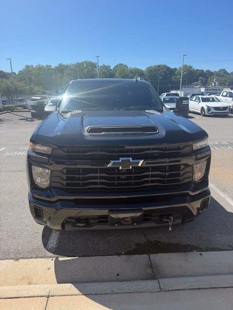 Used 2026 Chevrolet Silverado 2500 Custom AWD/4WD image 2
