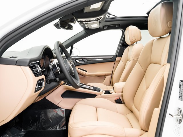 Certified 2026 Porsche Macan AWD/4WD image 6
