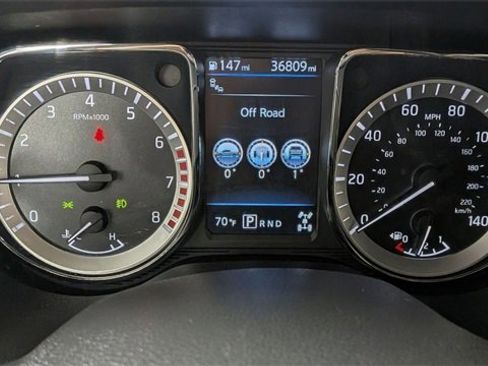 Used 2019 Nissan Titan SV w/ SV Convenience Package image 16