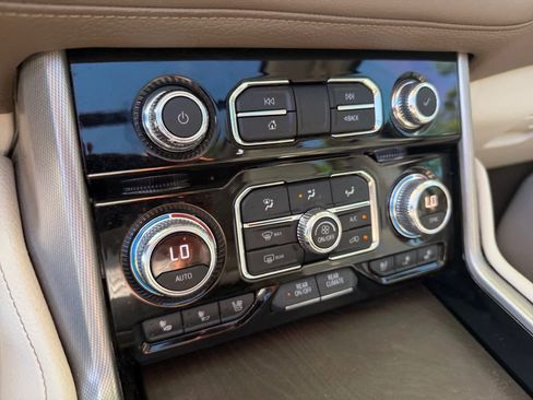 Used 2022 GMC Yukon XL Denali w/ Denali Ultimate Package AWD/4WD image 17