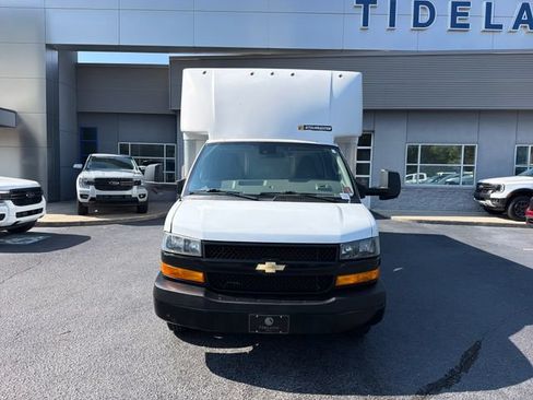 Used 2021 Chevrolet Express 3500 w/ Power Convenience Package RWD image 3