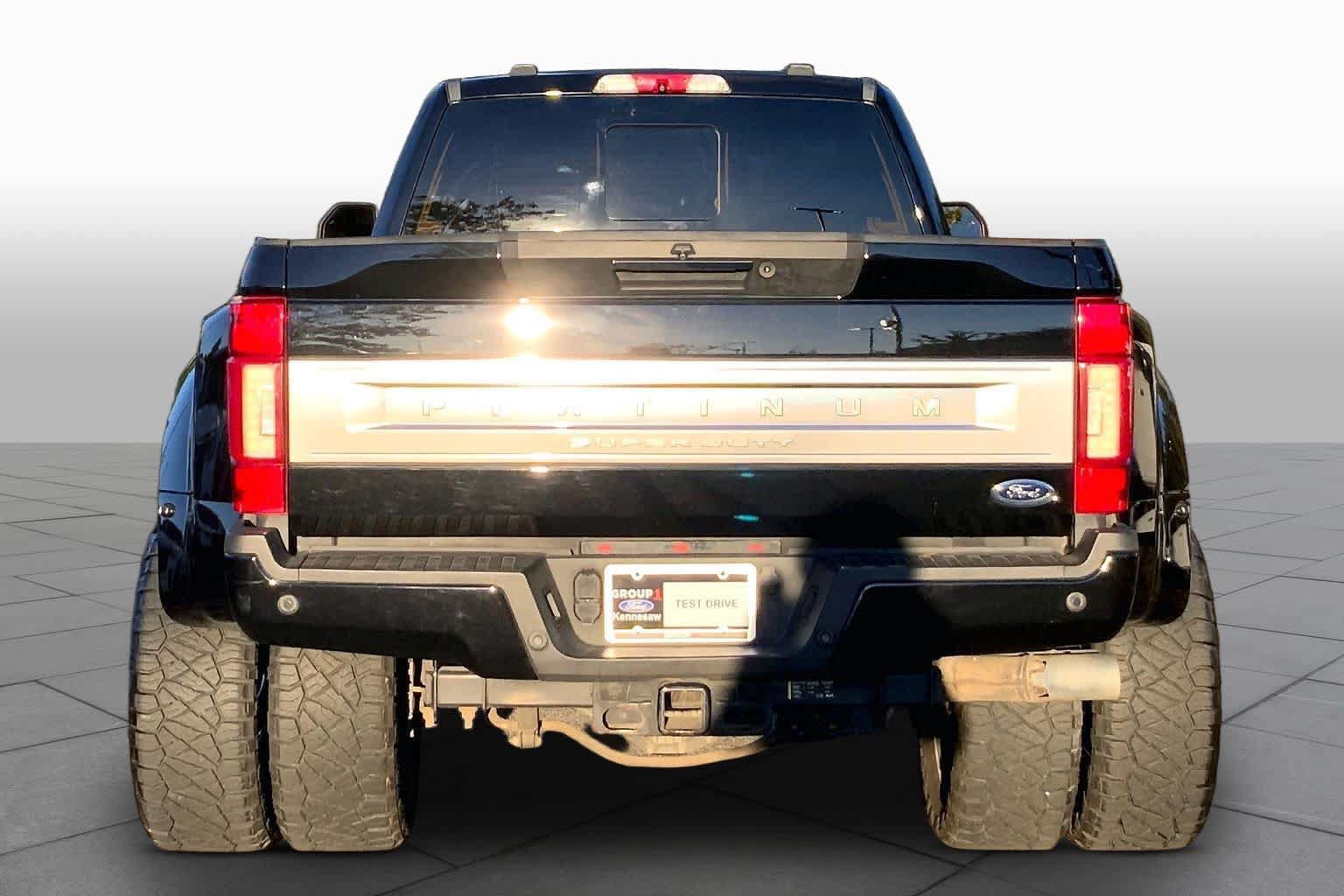 Used 2022 Ford F350 Platinum w/ FX4 Off-Road Package AWD/4WD image 5