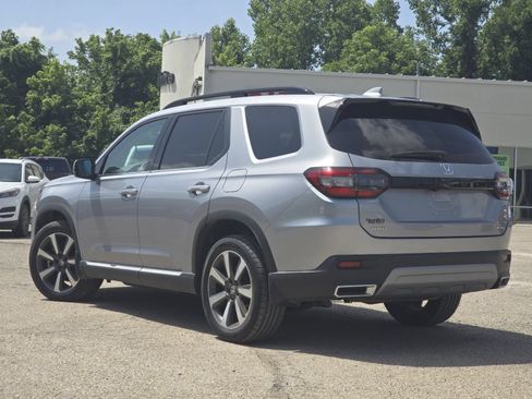 Used 2024 Honda Pilot Touring image 17