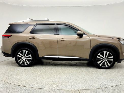 Used 2023 Nissan Pathfinder Platinum w/ Cargo Package image 4
