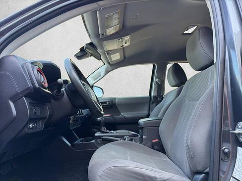 Used 2020 Toyota Tacoma SR AWD/4WD image 12