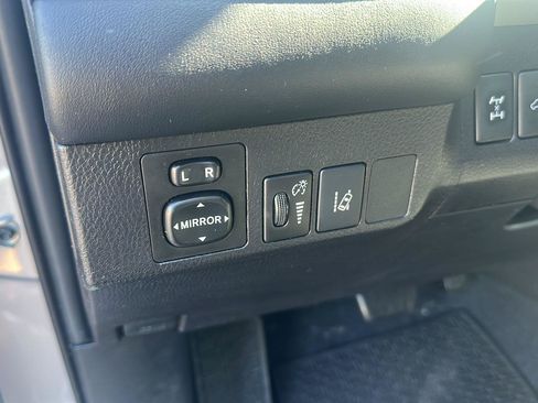 Used 2017 Toyota RAV4 XLE AWD/4WD image 10