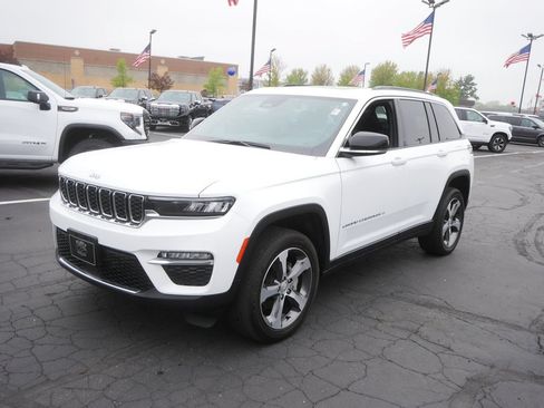 Used 2024 Jeep Grand Cherokee Limited AWD/4WD image 7