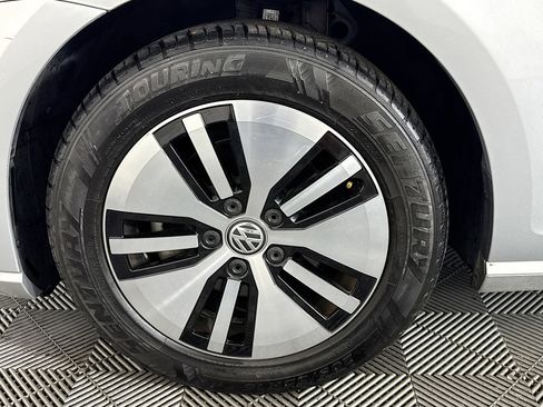 Used 2016 Volkswagen e-Golf SE w/ DC Fast Charging Package image 35