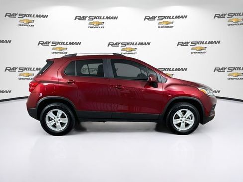 Used 2022 Chevrolet Trax LT w/ LT Convenience Package AWD/4WD image 8