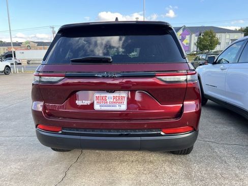 New 2025 Jeep Grand Cherokee Altitude image 6