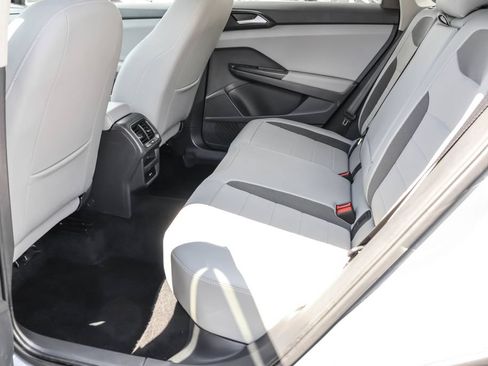 Certified 2023 Volkswagen Taos SE AWD/4WD image 30