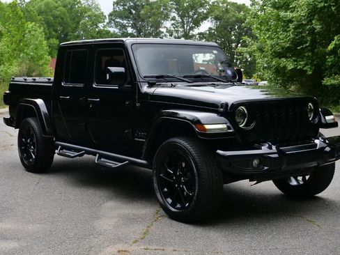 Used 2023 Jeep Gladiator Overland AWD/4WD image 4