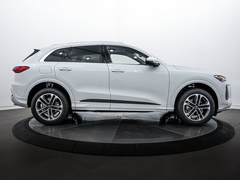 New 2025 Audi Q5 Premium image 3