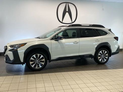 Used 2023 Subaru Outback Limited image 3