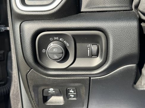 Used 2020 RAM 1500 Big Horn AWD/4WD image 15