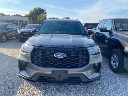 Used 2025 Ford Explorer ST-Line w/ ST-Line Street Pack AWD/4WD image 2