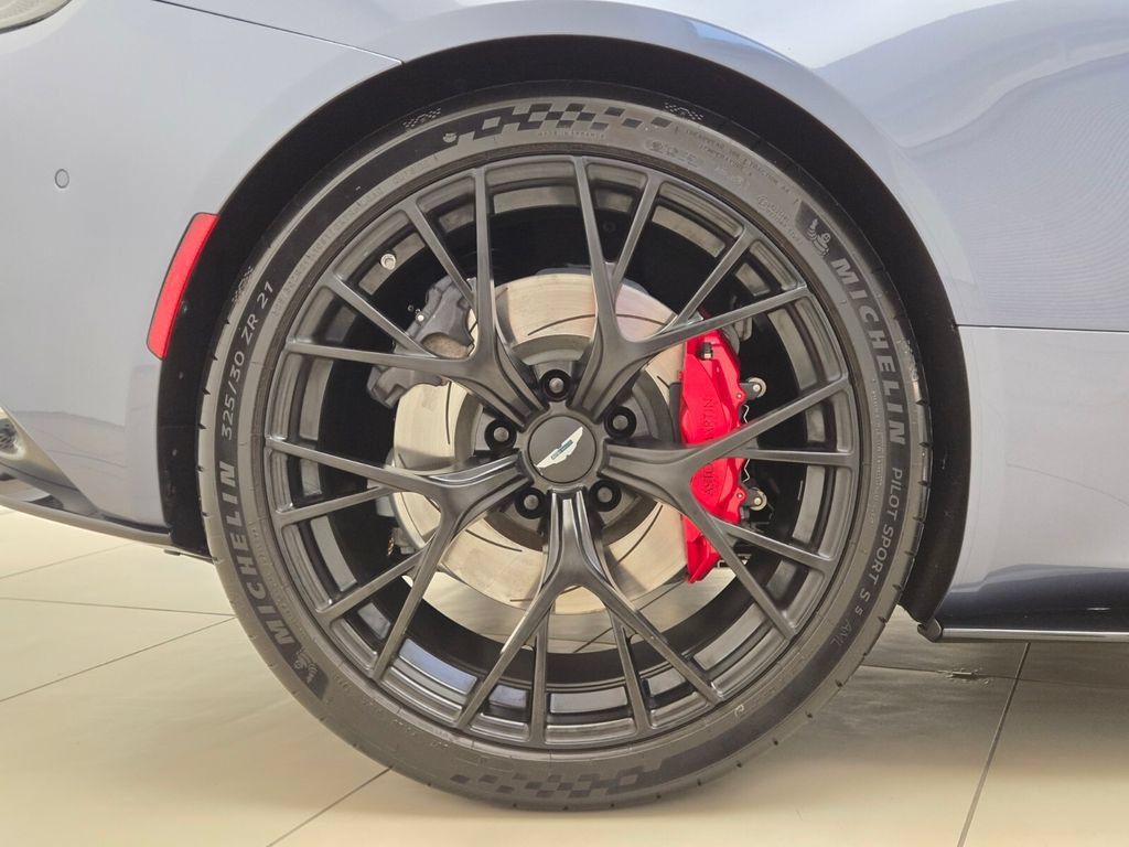 Used 2025 Aston Martin DB12 Coupe RWD image 7