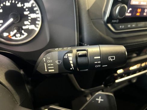 Used 2024 Nissan Rogue SV image 37