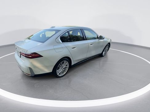 Used 2024 BMW 530i xDrive w/ Premium Package AWD/4WD image 8