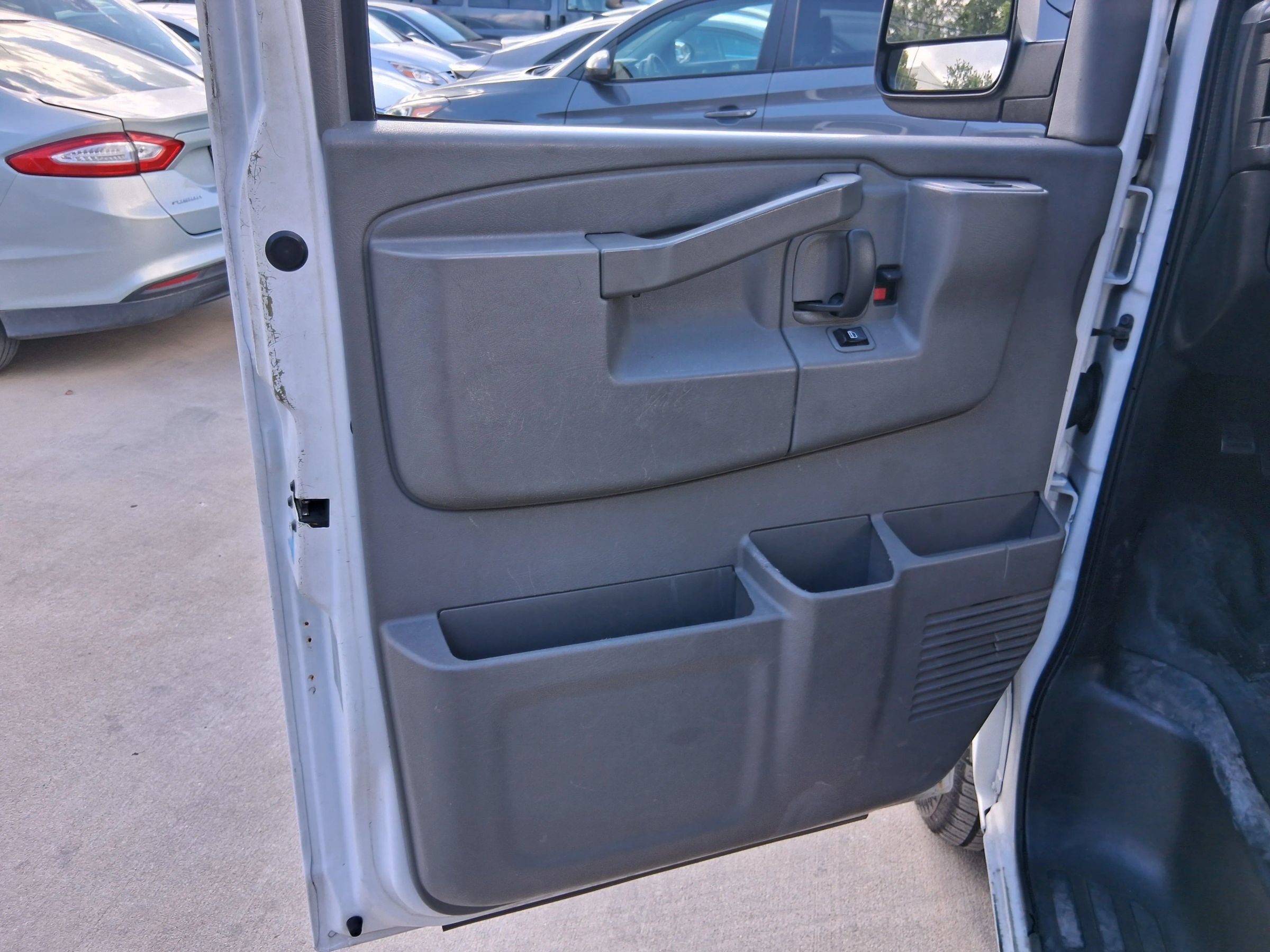 Used 2017 Chevrolet Express 2500 LS RWD image 19